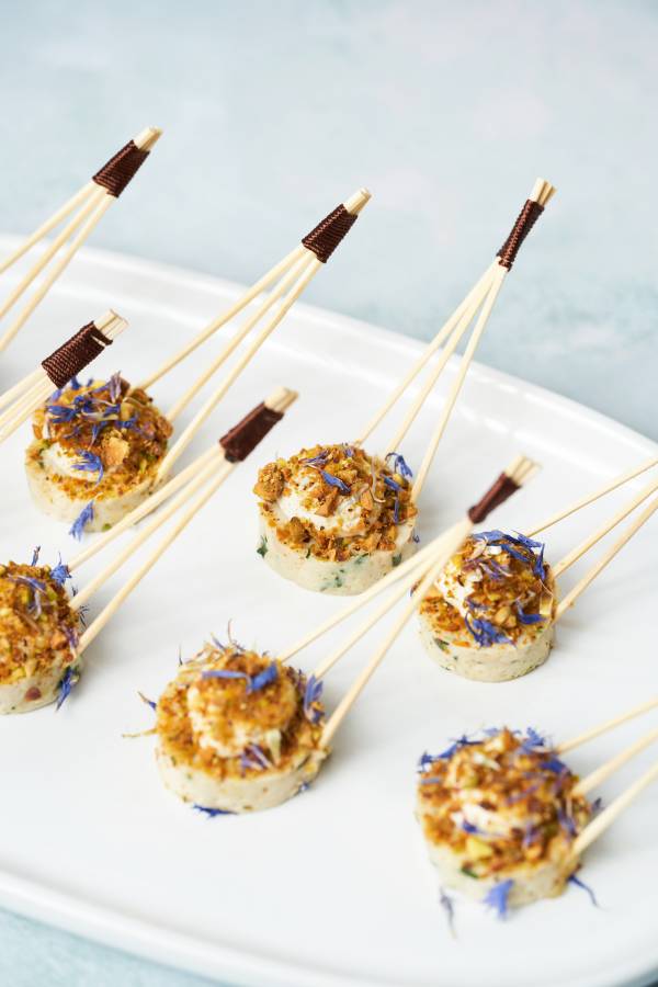 Cube de coeur de saumon pané aux herbes et à la pistache, crème citronnée et aneth – Image 9